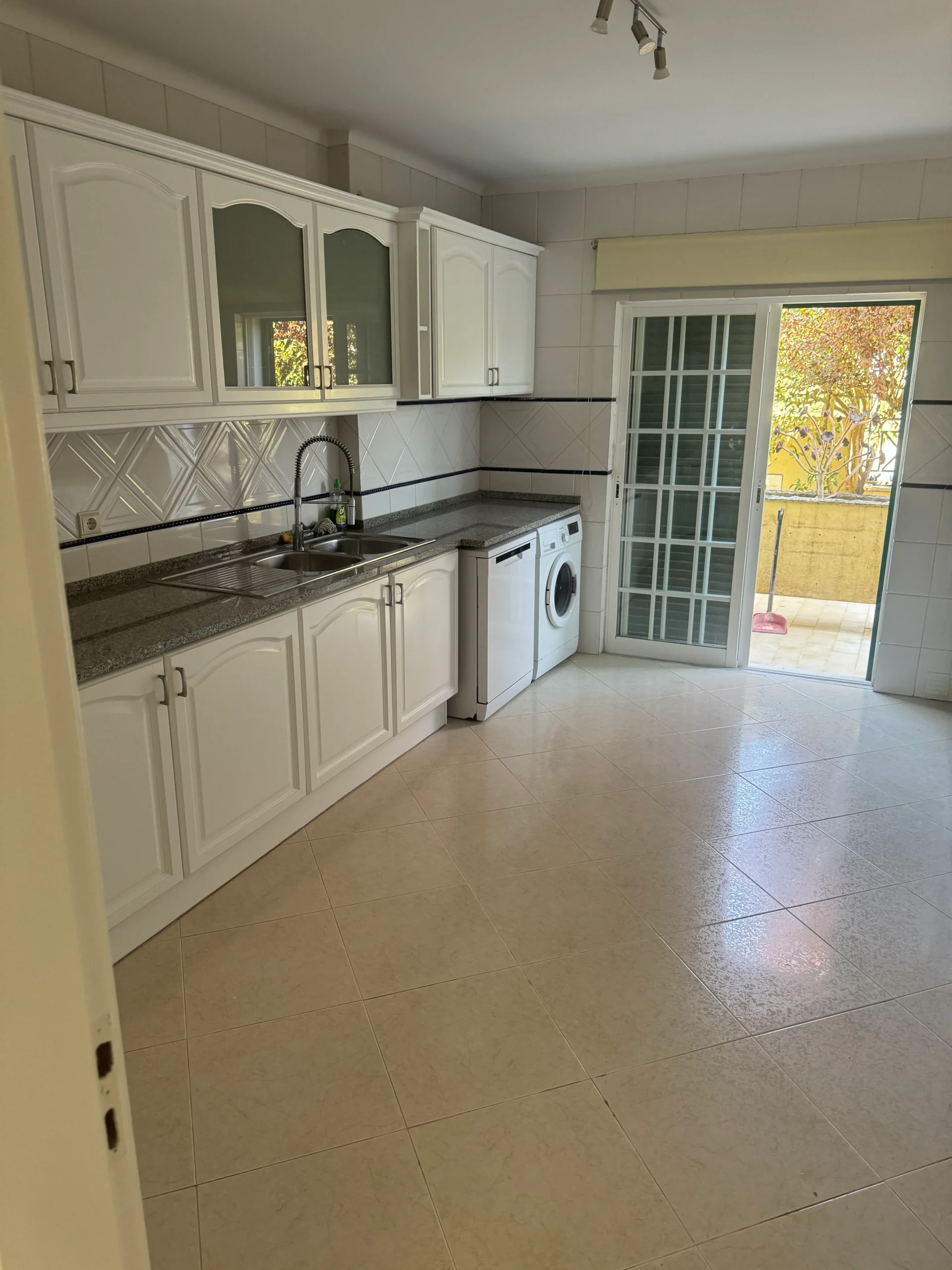 A0FF5BAC-7E29-46B6-BC22-0DB07BCE8587